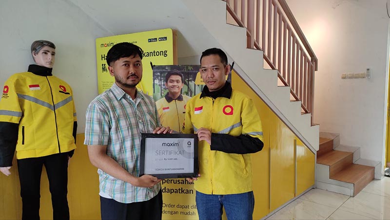 YPSSI Beri Dukungan Senilai Lebih Dari Rp14 juta ke Pengemudi Maxim yang Alami Lakalantas di Bandung